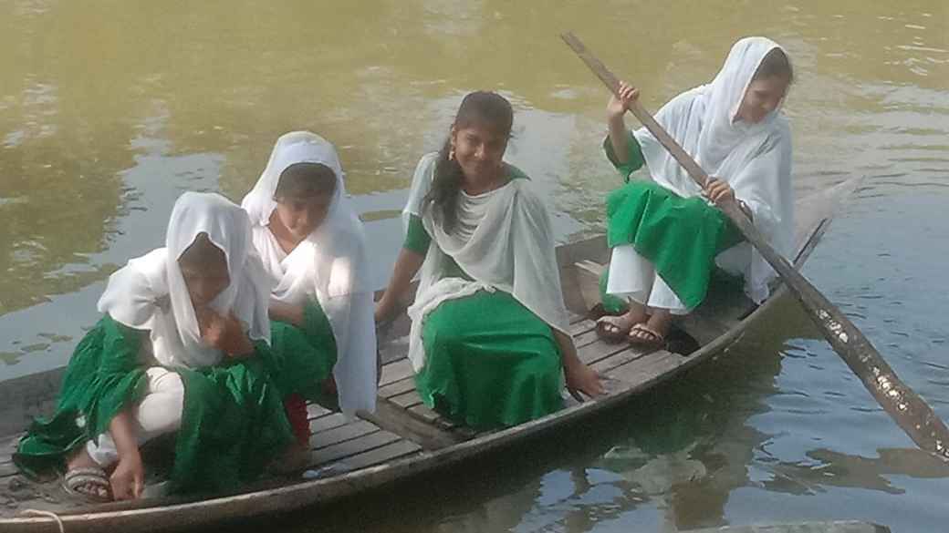 নৌকাই ভরসা শিক্ষার্থীদের