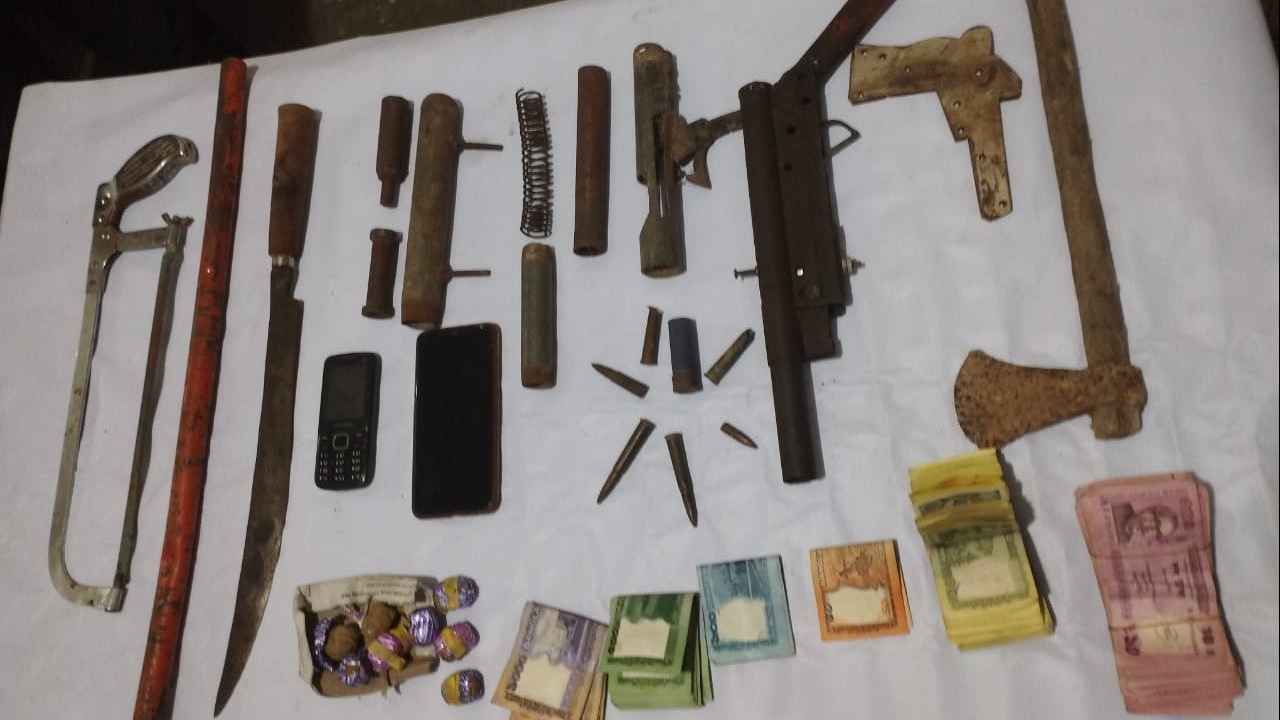 ঝিনাইদহে অস্ত্র-গুলিসহ গ্রেফতার ২