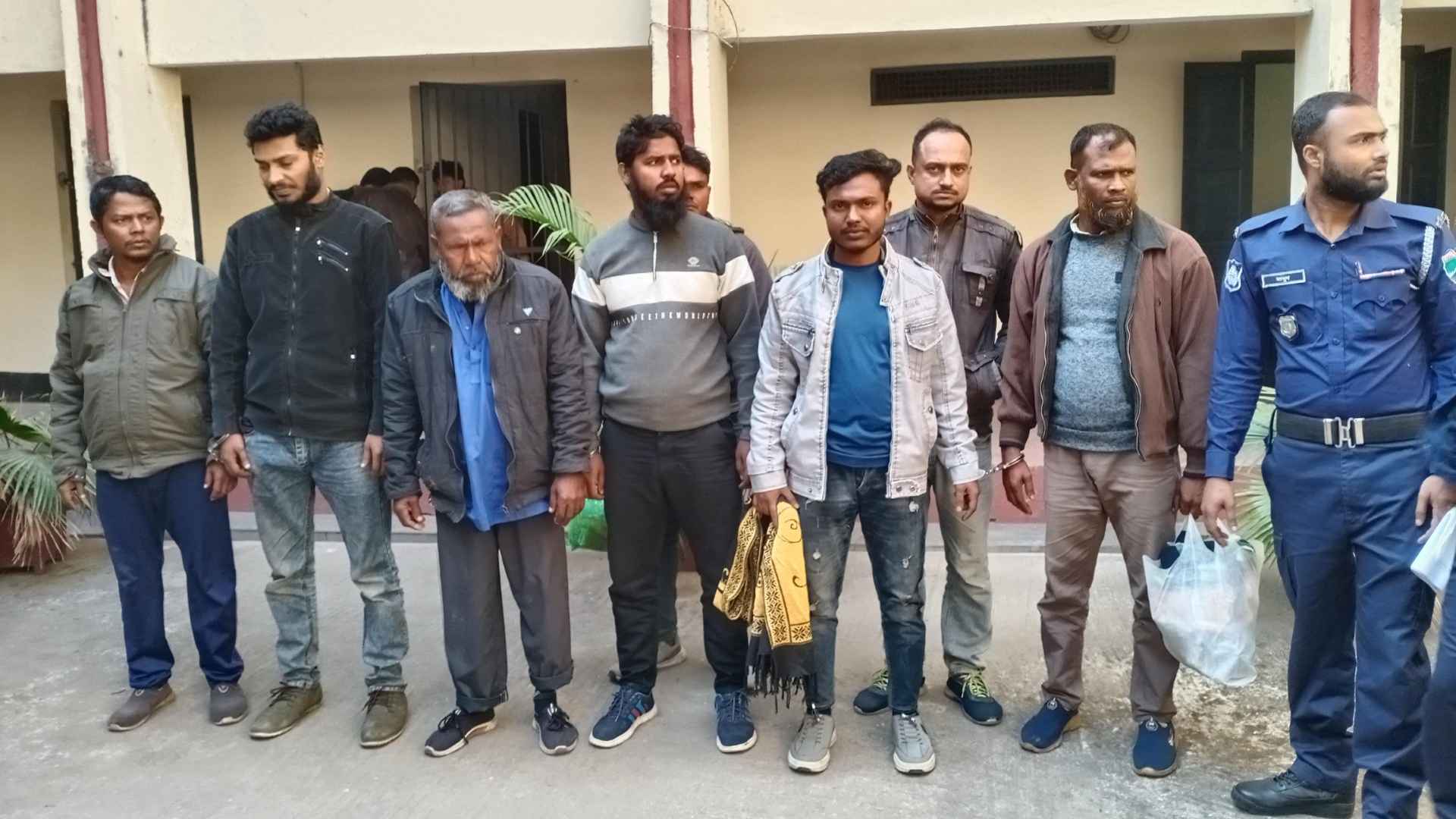 কালীগঞ্জে দু’পক্ষের মারামারি, আটক ৮