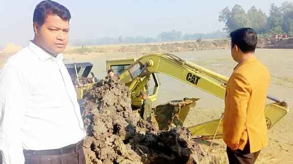 সরকারি জায়গার মাটি কাটায় ৫০ হাজার টাকা জরিমানা