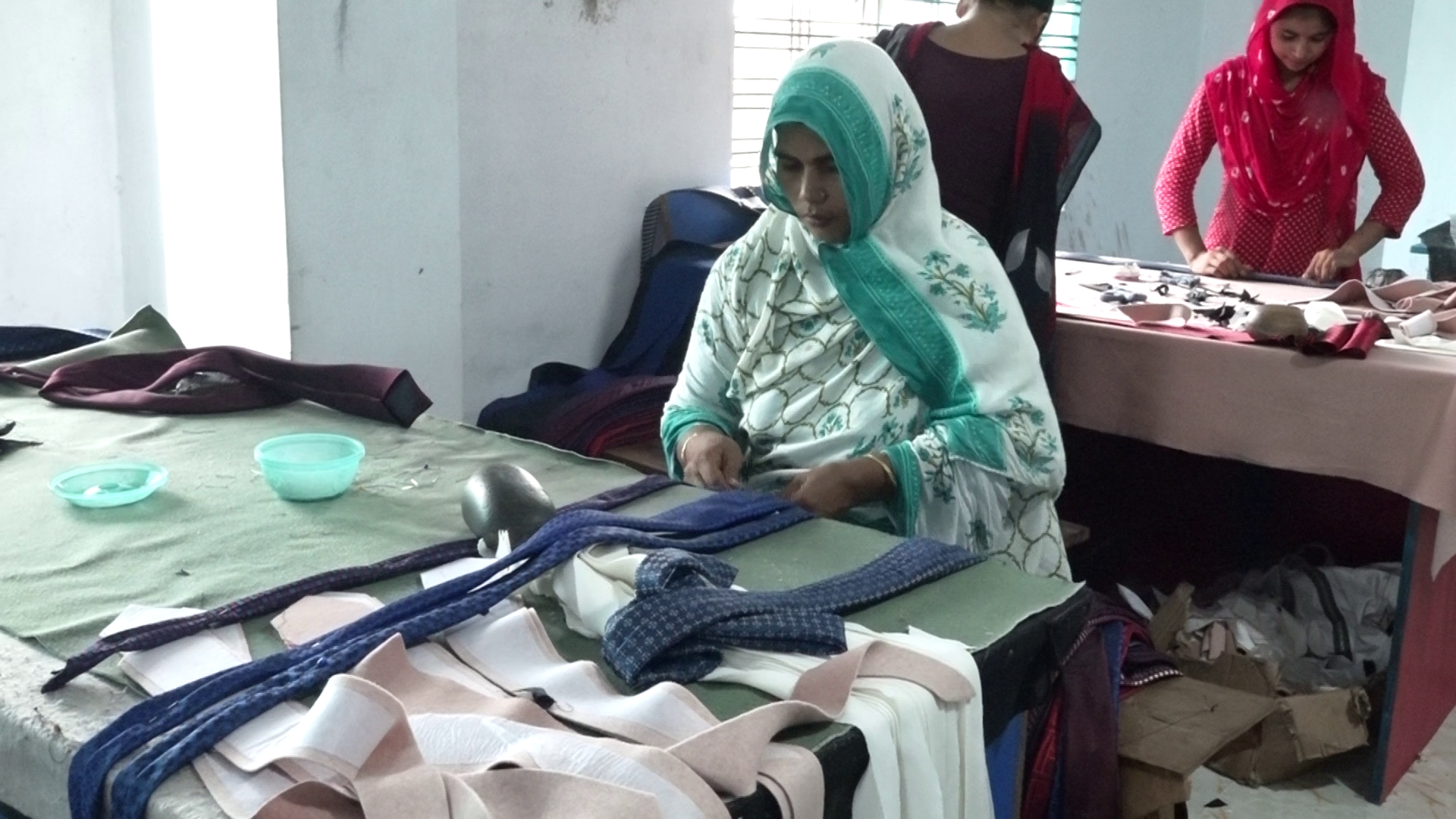 টাই তৈরি করে সচ্ছলতা ফিরেছে নীলফামারীর অনেক পরিবারে