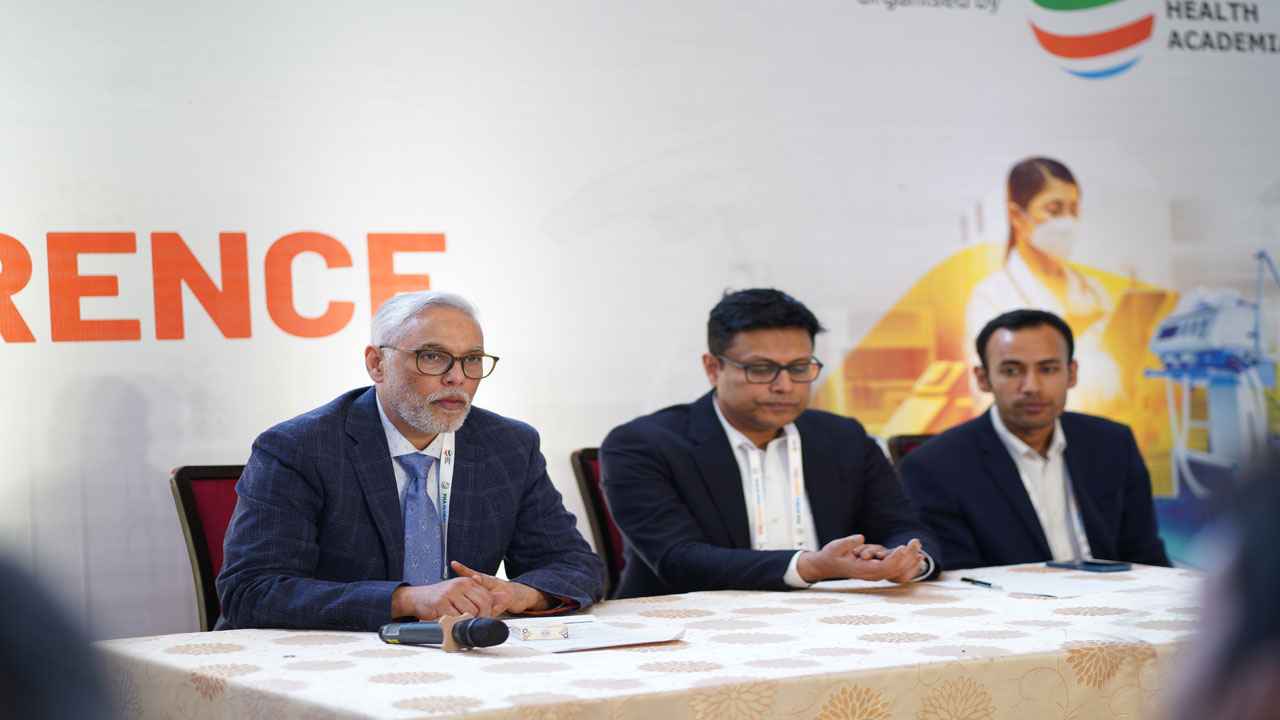 চিকিৎসা খাতে প্রতিবছর বিদেশ যাচ্ছে ৫ বিলিয়ন ডলার