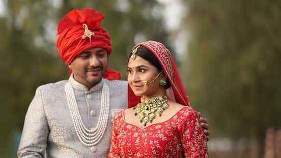 সমুদ্র সৈকতে বিয়ে করলেন কেন স্পর্শিয়া?