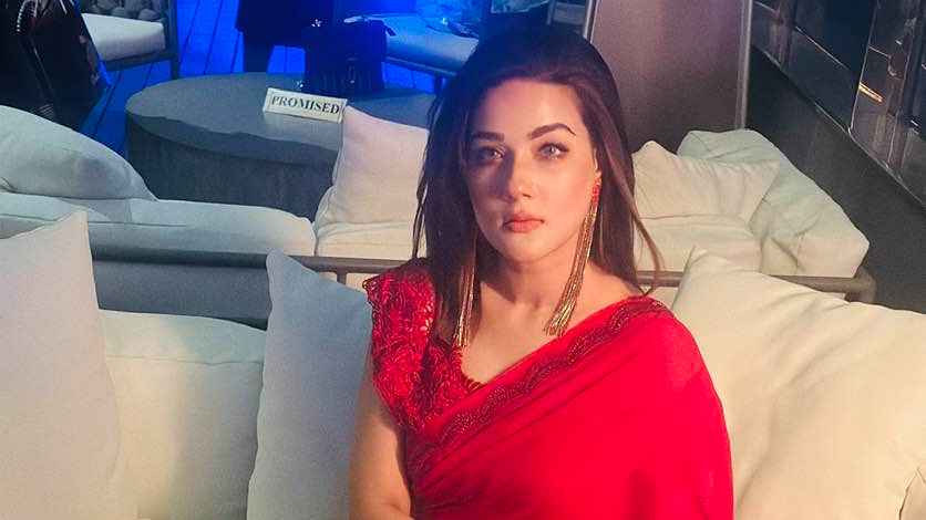 কাঁদতে কাঁদতে যা বললেন মাহি