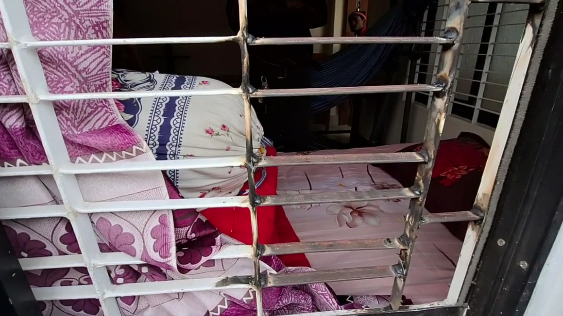 বিচারকের বাড়িতে চুরি