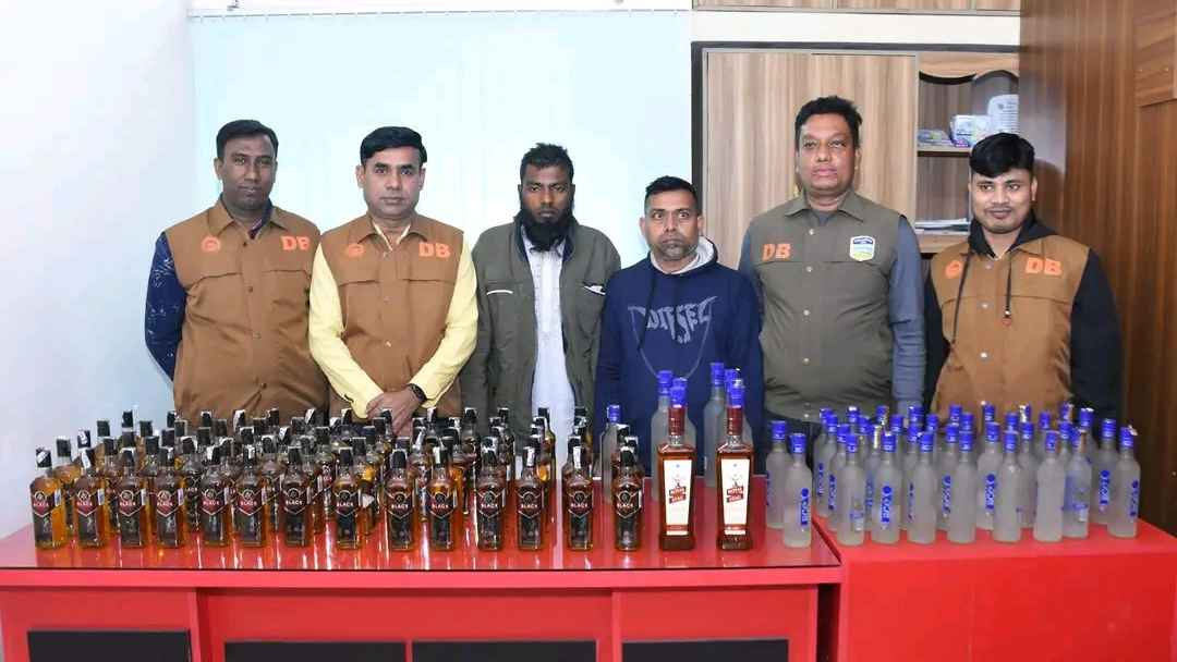 শেরপুরে ভারতীয় মদসহ দুই কারবারি গ্রেফতার