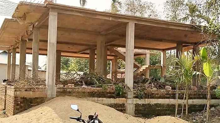 বিদ্যালয়ের জমি দখল করে ভবন নির্মাণ