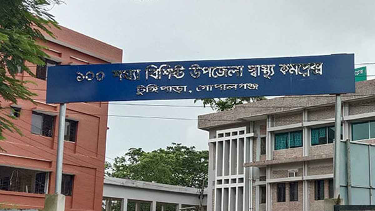 একসঙ্গে হারপিক খেয়ে আত্মহত্যার চেষ্টা, মেয়ের মৃত্যু