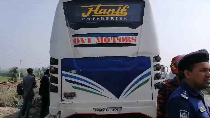 বঙ্গবন্ধু সেতু মহাসড়কে বাসের ধাক্কায় নিহত ২