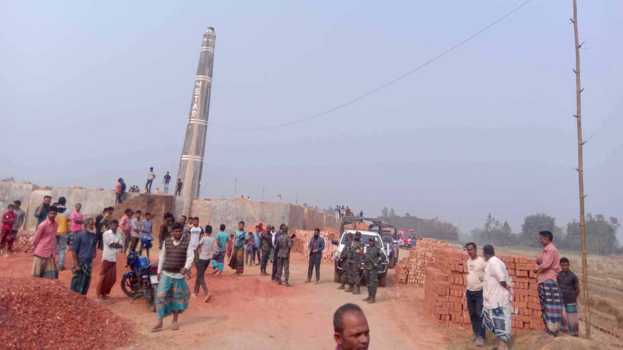 ঠাকুরগাঁওয়ে দুই ইটভাটা মালিকে ২ লাখ টাকা জরিমানা