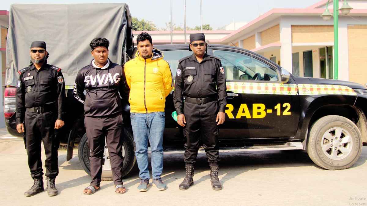 সাংবাদিকের বাড়িতে হামলা, কিশোর গ্যাংয়ের মূলহোতাসহ গ্রেফতার ২