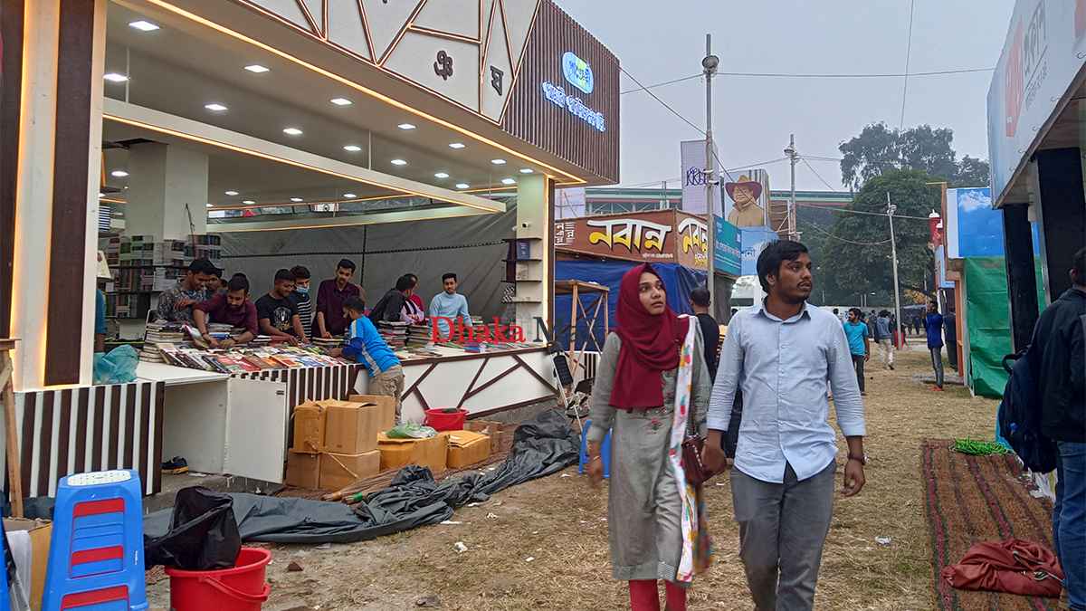 উদ্বোধনের দিনে পাঠকশূন্য অমর একুশে বইমেলা