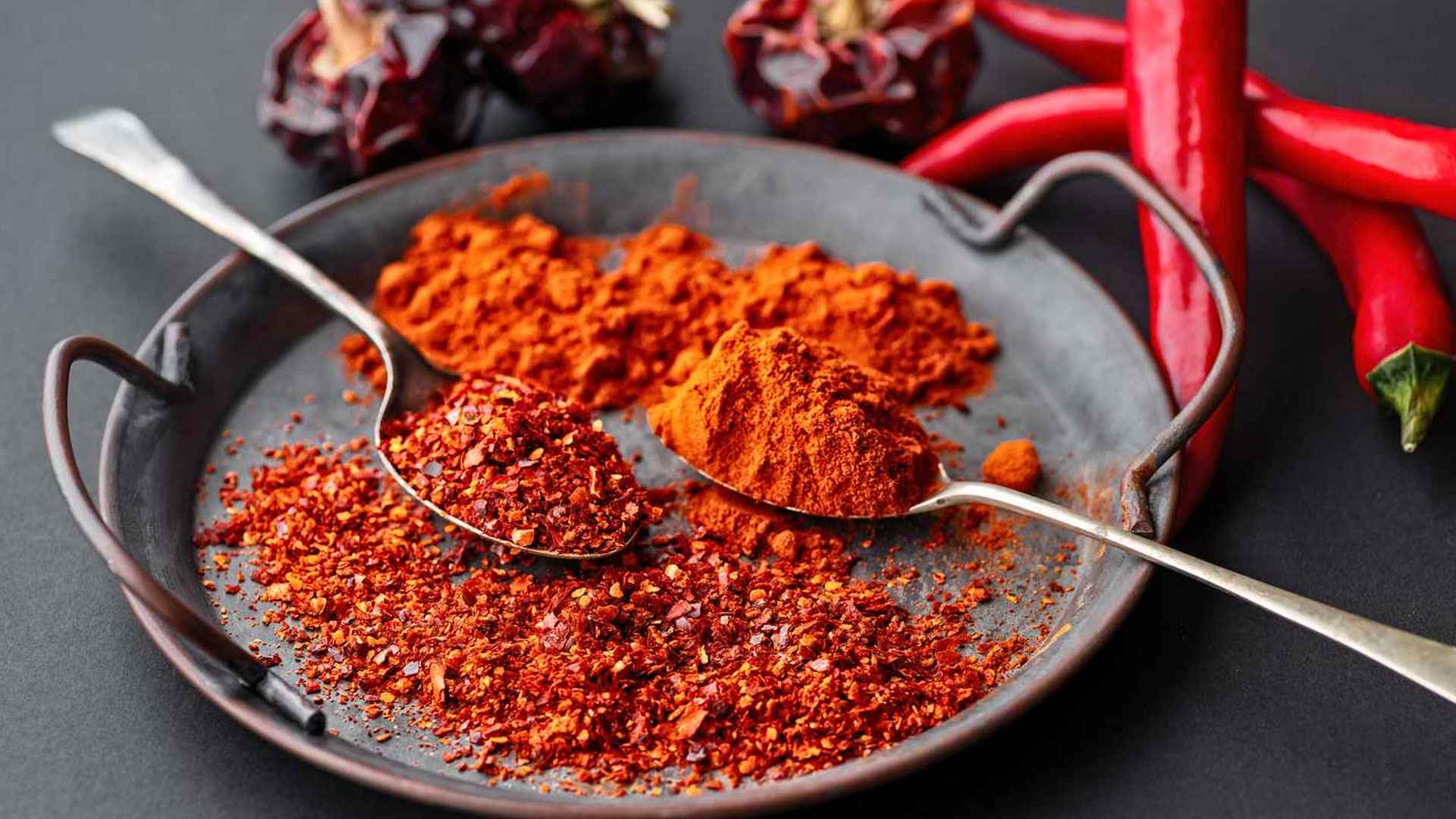 অতিরিক্ত ঝাল খাবার খেলে শরীরের যেসব ক্ষতি হয়