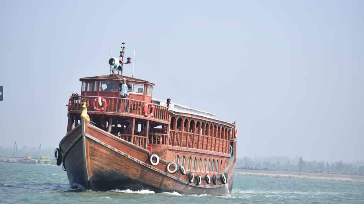 কক্সবাজারের পর্যটনশিল্পে বিনোদনের নবদিগন্ত ‘স্বপ্নতরী’ জাহাজ