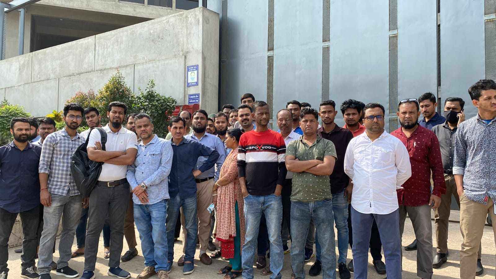 ৪ মাসের বকেয়া ছাড়াই ক্রোনী অ্যাপারেলসে শ্রমিক ছাঁটাই, থানায় অভিযোগ