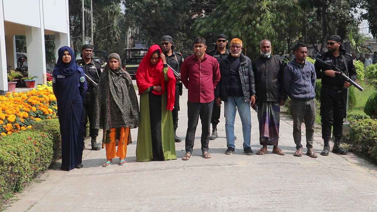 গ্রাহকের ২০ কোটি টাকা নিয়ে বিদেশে পালাচ্ছিলেন এনজিও মালিক, গ্রেফতার ৬