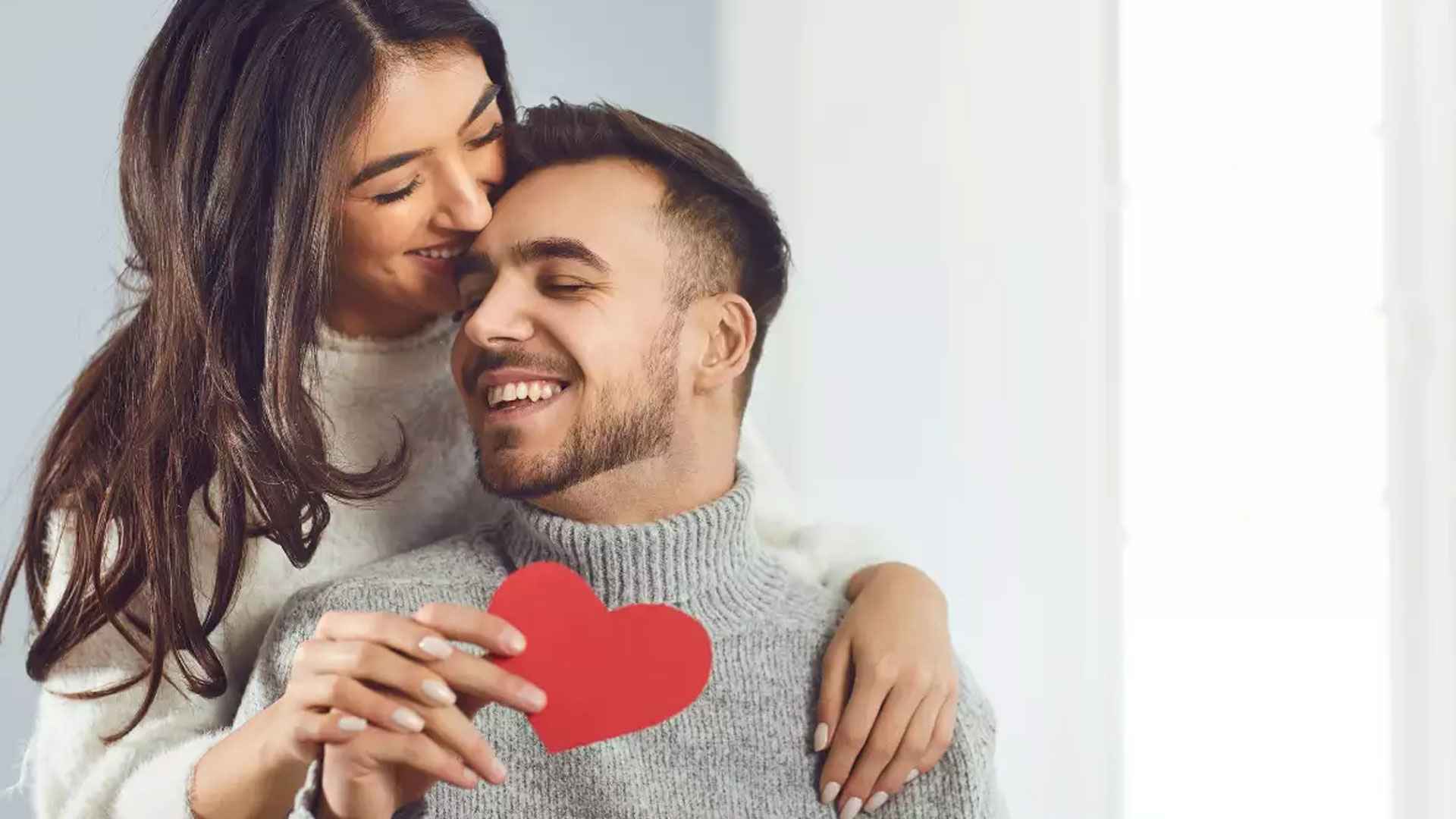 ফেব্রুয়ারি জুড়ে প্রেমের মৌসুম, কবে কোন দিবস?