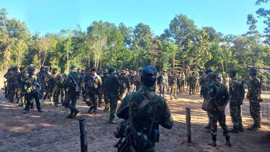 মিয়ানমারে আরও ঘাঁটি দখল বিদ্রোহীদের, নিহত ৬২ সেনা