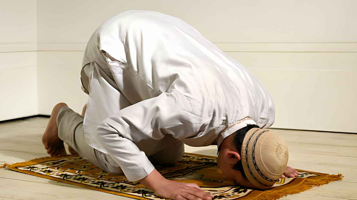 নামাজে ছানা পড়তে ভুলে গেলে সাহু সেজদা দিতে হয়?