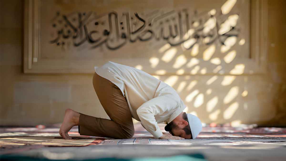 সেজদায় হাত থাকবে যেভাবে