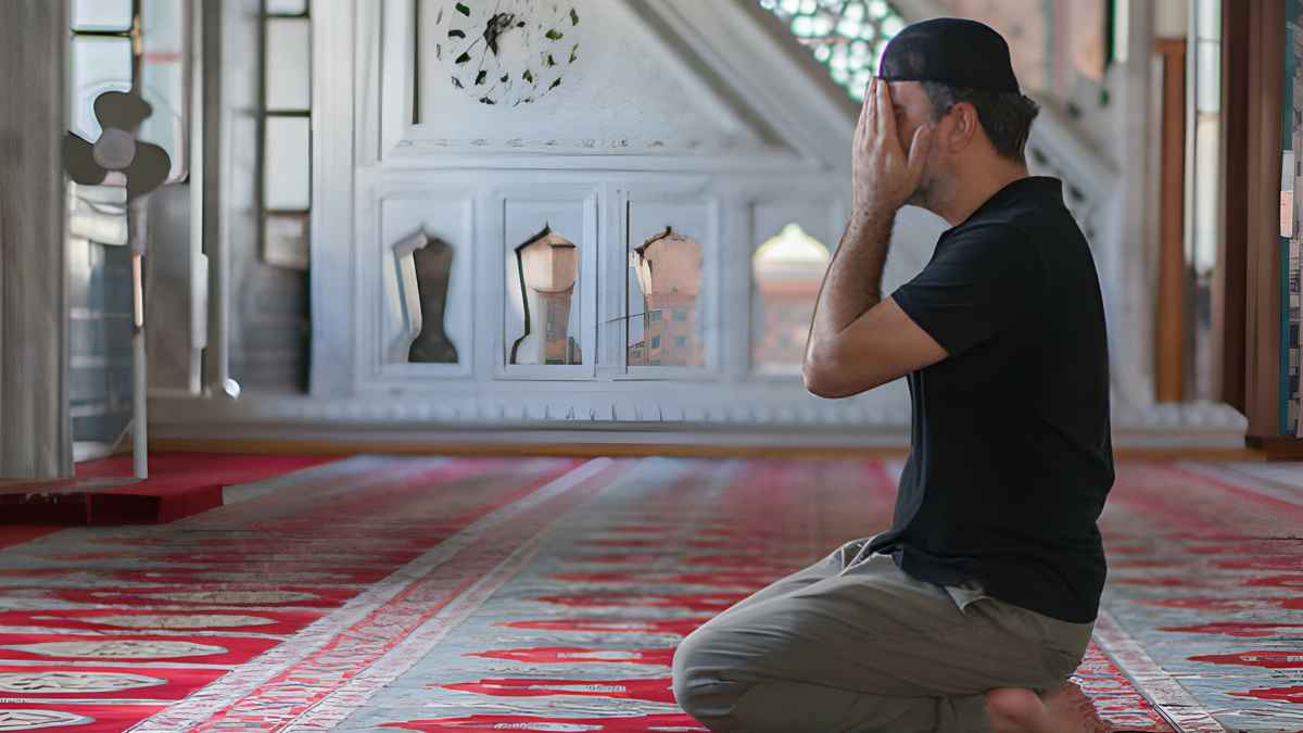 নামাজ না পড়লে কি মুসলমান থেকে খারিজ হয়ে যায়?