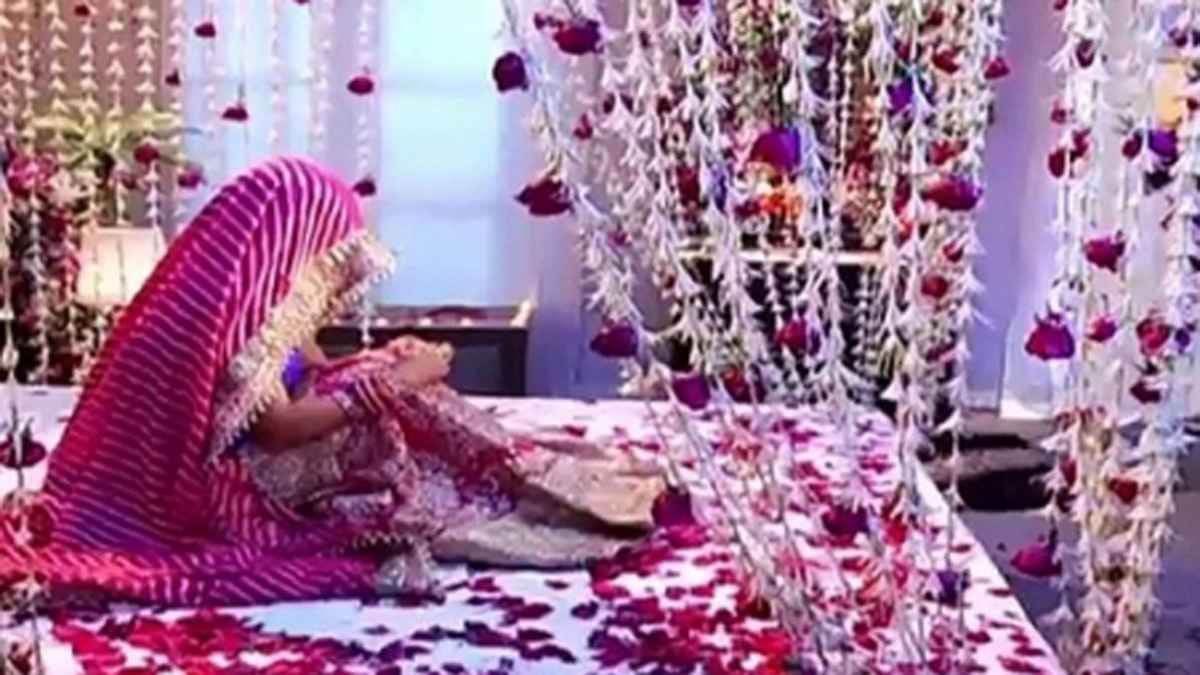 বাসর রাতেই জানতে পারলেন স্ত্রী ৮ মাসের অন্তঃসত্ত্বা