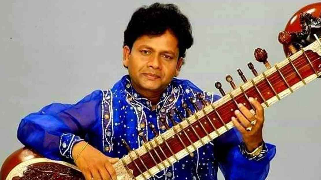 ছাদ থেকে পড়ে আহত নকুল কুমার বিশ্বাস