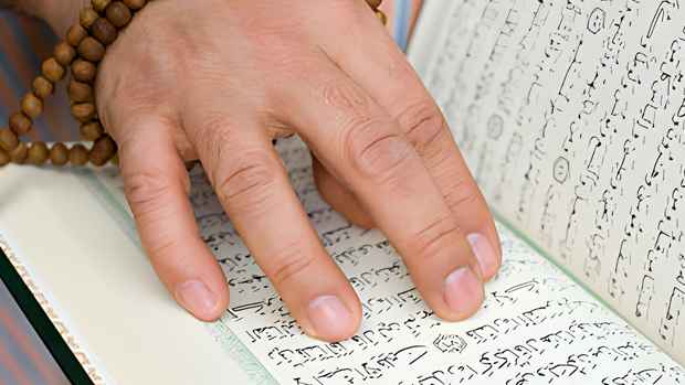 কোরআনের যেসব আয়াত পড়ে সাহাবিরা কাঁদতেন