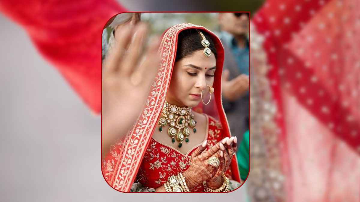 বিয়ে করেছেন স্পর্শিয়া