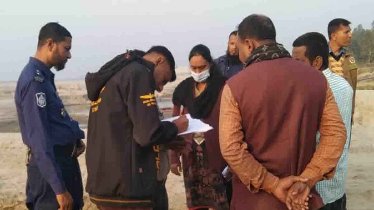 ইউপি সদস্যের অবৈধ বালুর ব্যবসা, দেড় লাখ টাকা জরিমানা