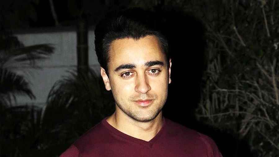 কাজের অভাবে অর্থ সংকট, ইমরান খানকে ছেড়ে যান তার স্ত্রী 