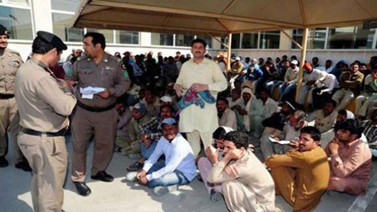 সৌদিতে এক সপ্তাহে সাড়ে ১৮ হাজার অবৈধ প্রবাসী গ্রেফতার