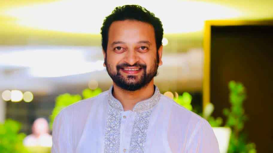 শিল্পী সমিতি থেকে পদত্যাগ করলেন সাইমন সাদিক