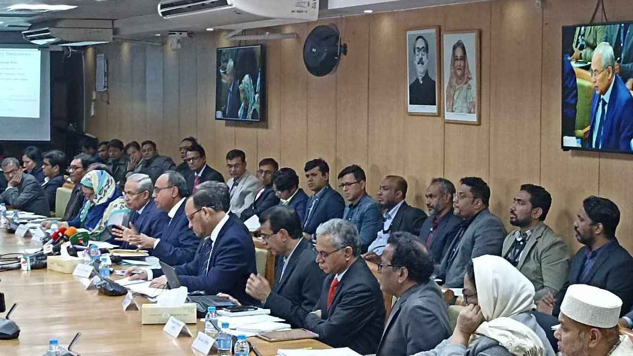 নীতি সুদহার বাড়াল, কমবে টাকার সরবরাহ