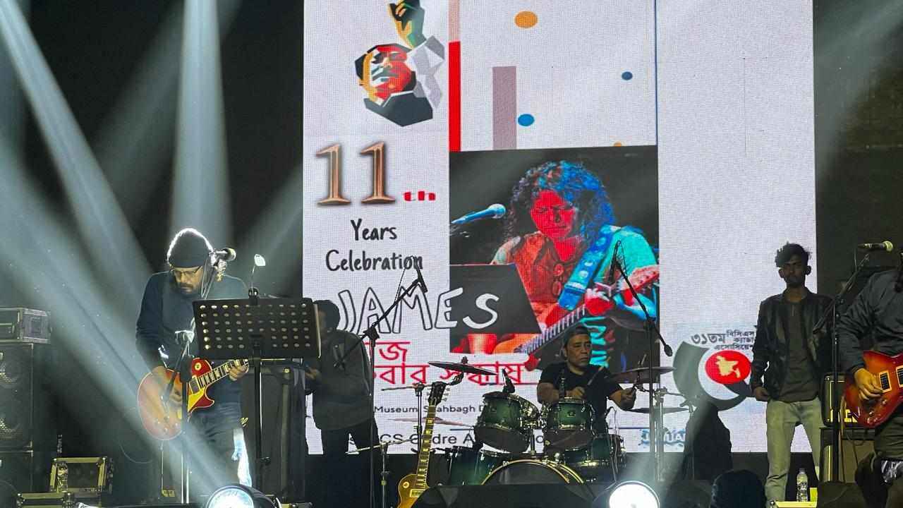 ৩১তম বিসিএস ক্যাডার অ্যাসোসিয়েশনের অনুষ্ঠানে মঞ্চ মাতালেন জেমস