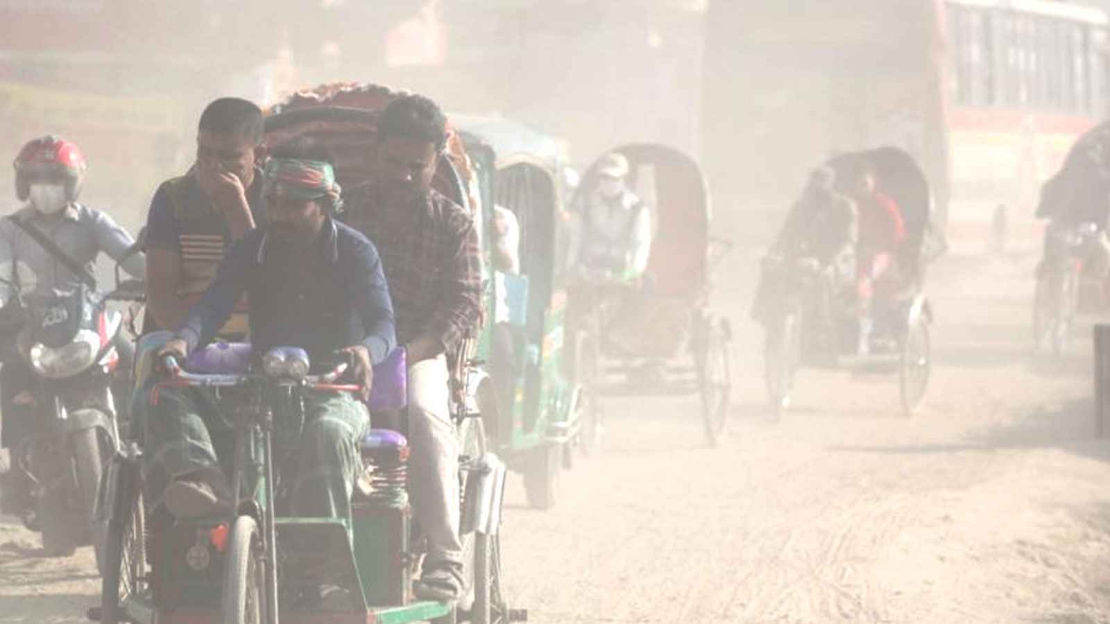 সাতসকালে ‘খুবই অস্বাস্থ্যকর’ বায়ু নিয়ে দূষণের শীর্ষে ঢাকা