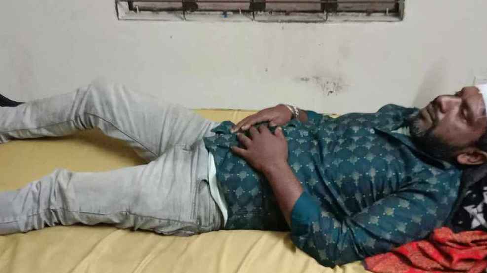 মেয়েকে উত্যক্তের প্রতিবাদ করায় বাবা-মাকে হাতুড়ি দিয়ে পিটিয়ে জখম