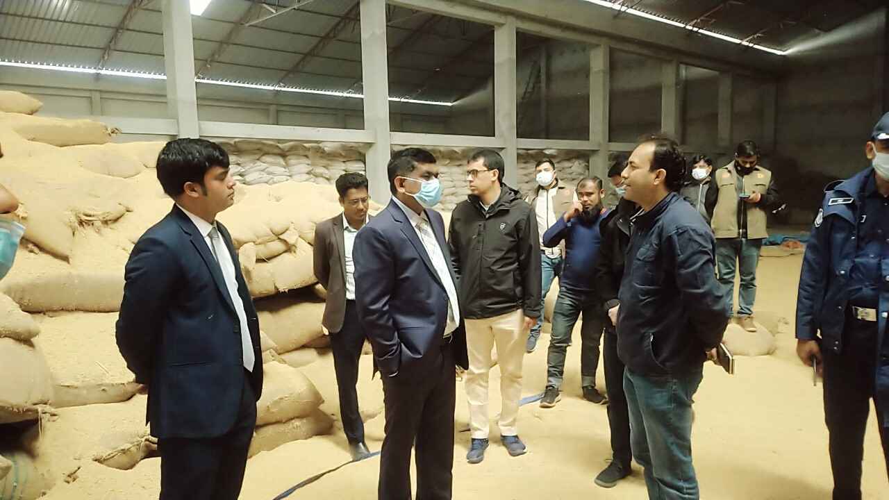 চালের দাম বৃদ্ধি: চাঁপাইনবাবগঞ্জে রাইস মিলকে জরিমানা