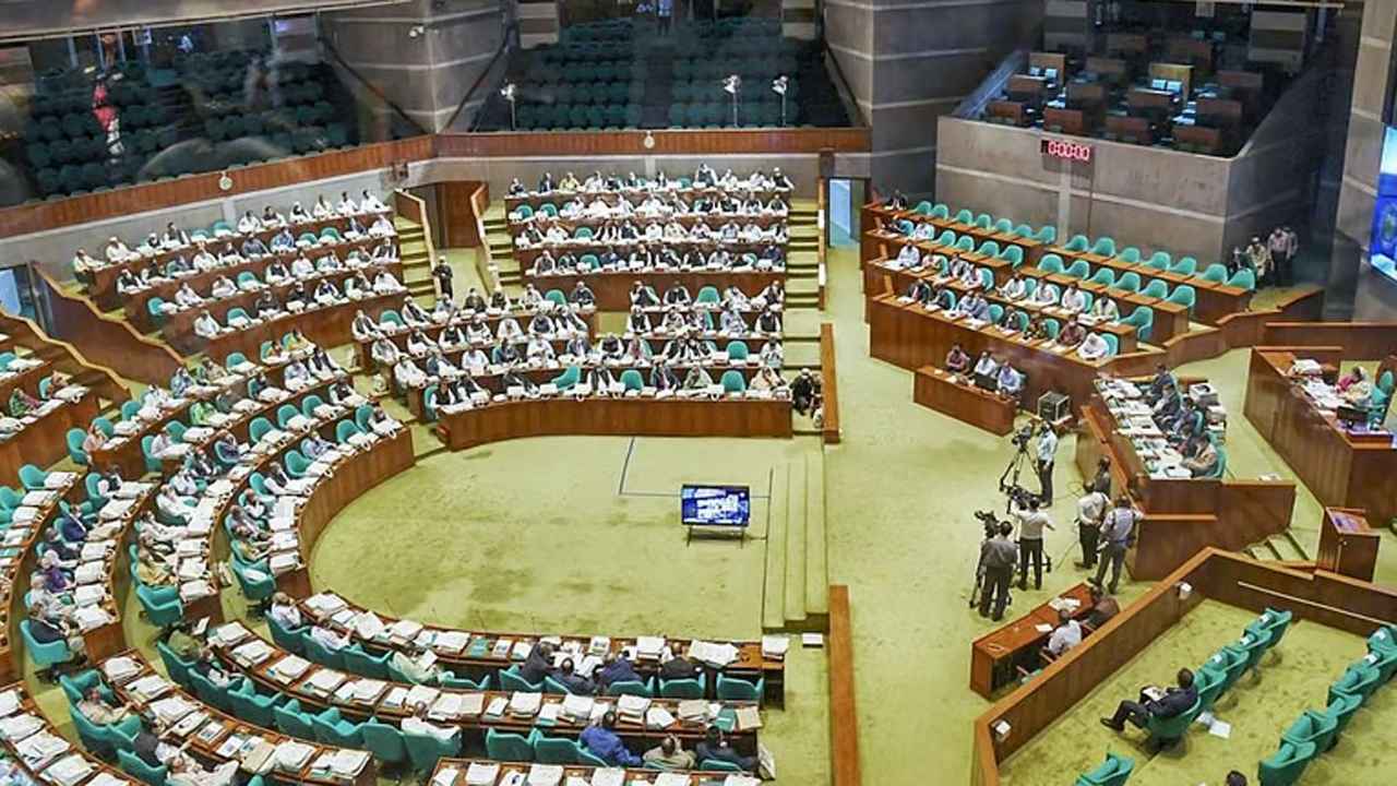 সংসদে পাঁচ সদস্যের সভাপতিমণ্ডলীর মনোনয়ন