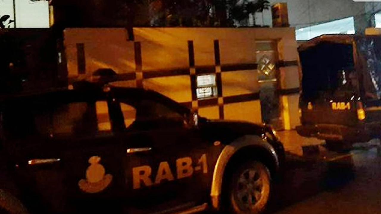জুরাইনে একটি বাড়ি ঘিরে রেখেছে র‌্যাব