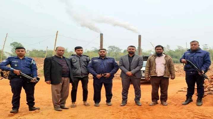 রামগড়ে তিন ইটভাটাকে ২ লাখ টাকা জরিমানা