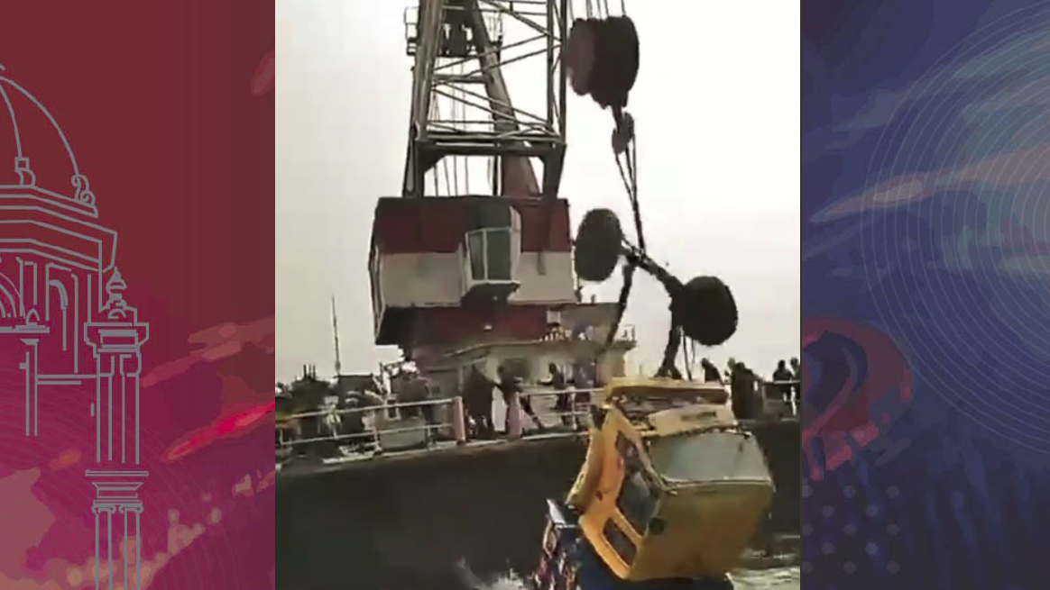 পাটুরিয়ায় ডুবে যাওয়া ট্রাক উদ্ধারের সময় দুর্ঘটনা