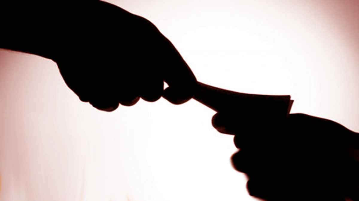 ঘুষ দিয়ে চাকরি নেওয়ার বিধান