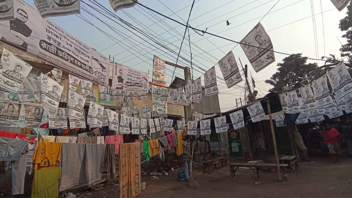 মাঠে সক্রিয় নৌকা-ট্রাক, পোস্টারে সীমাবদ্ধ লাঙ্গল-ঈগল