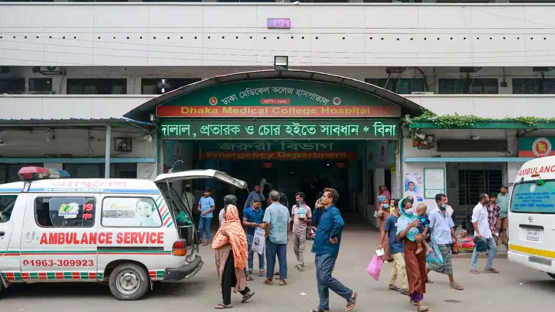 মুগদায় রাস্তায় পড়ে ছিল নারীর মরদেহ