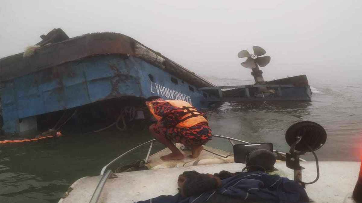 এখনও নিখোঁজ ডুবে যাওয়া ফেরির সেকেন্ড ড্রাইভার