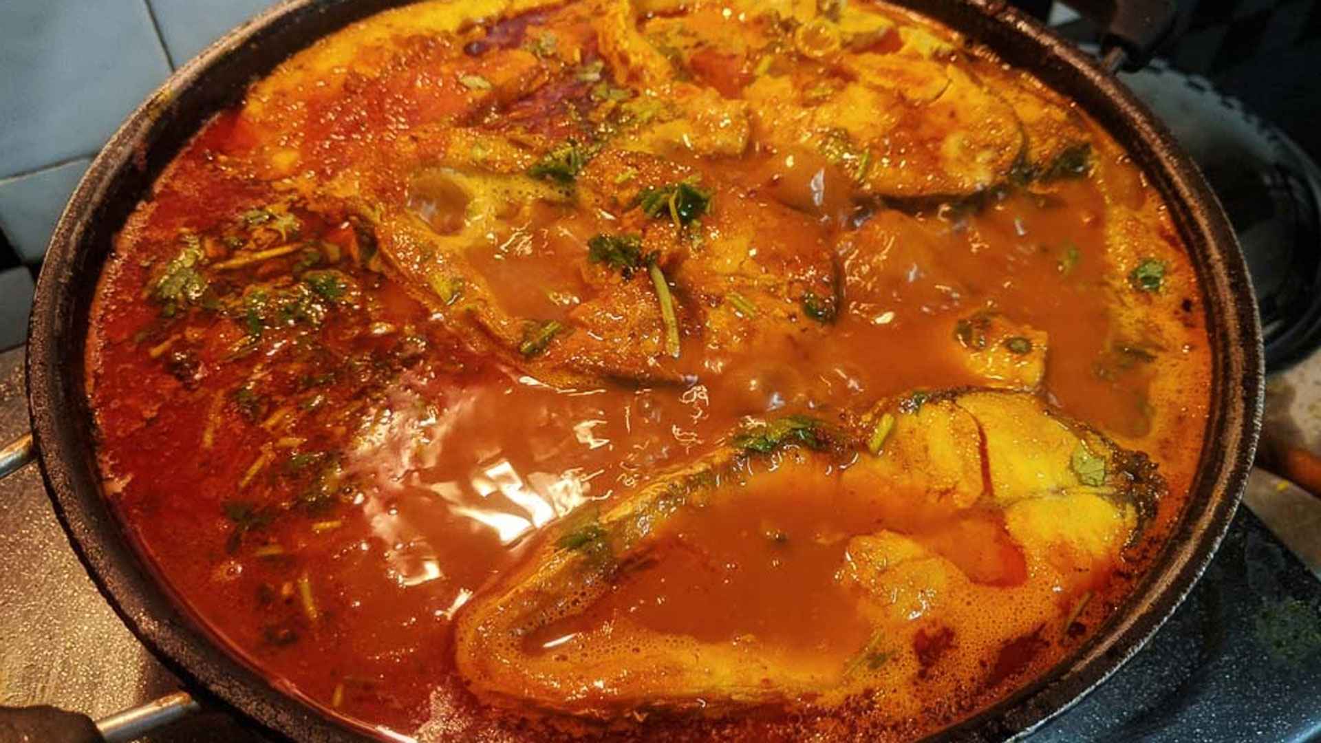 রাতে মাছ খেতে মানা করা হয় কেন?