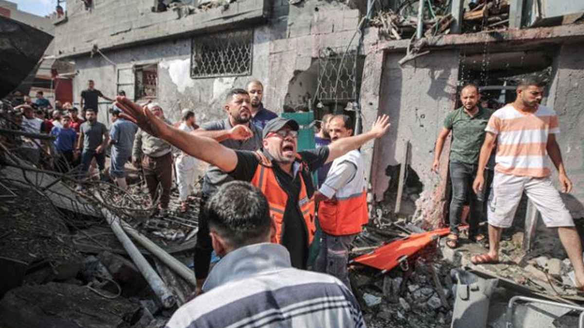 গাজার আল-আমাল হাসপাতালে ইসরায়েলি হামলা