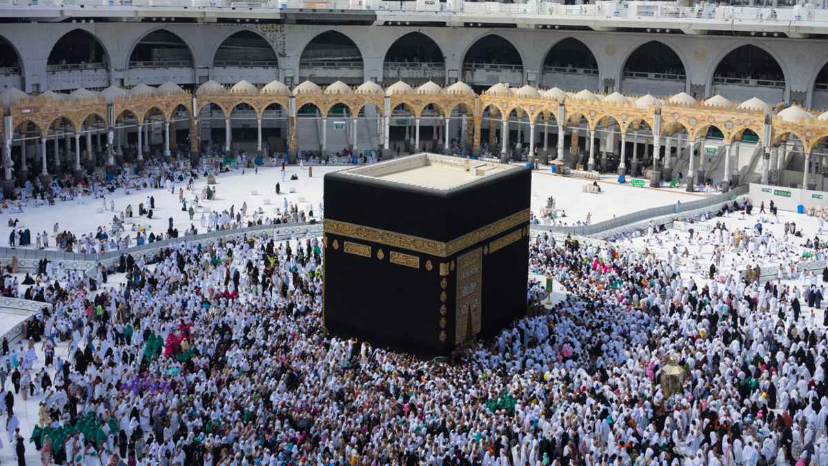 ১ হাজার বিশিষ্ট ব্যক্তিকে ওমরা পালনের আমন্ত্রণ সৌদি বাদশাহর