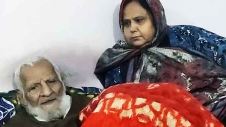 নিঃসঙ্গতা কাটাতে ১০৩ বছর বয়সে বিয়ে